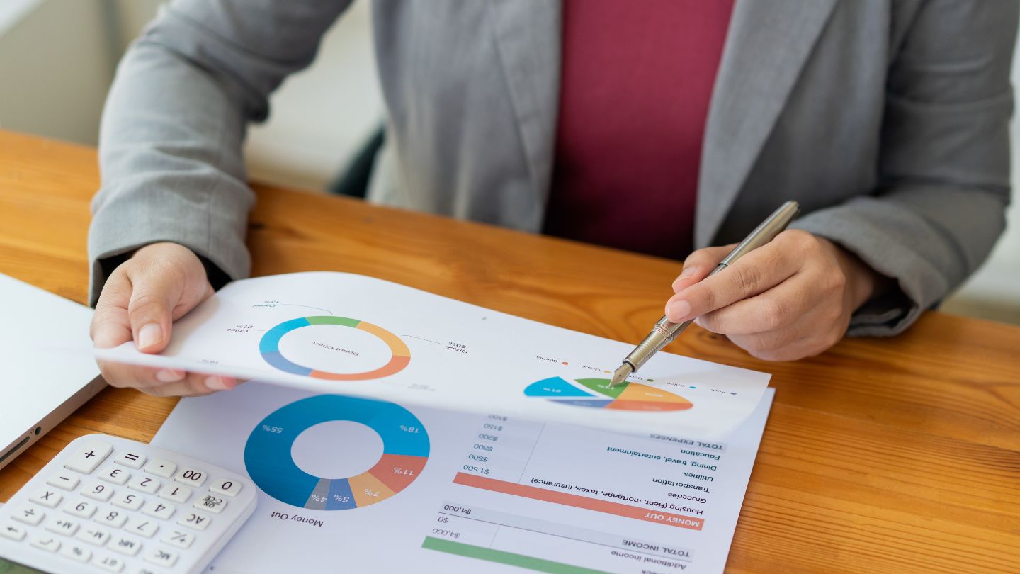 "À Aix-les-Bains, Easy Expert vous aide à analyser vos performances financières pour maximiser vos profits. Prenez des décisions stratégiques basées sur des données précises et boostez la rentabilité de votre entreprise avec notre expertise."