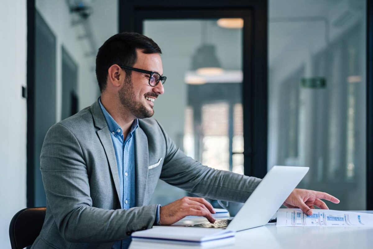 "Optimisez votre gestion avec Easy Expert à Saint-Germain-en-Laye : une communication régulière avec votre expert-comptable pour des conseils adaptés et un suivi précis de votre activité."