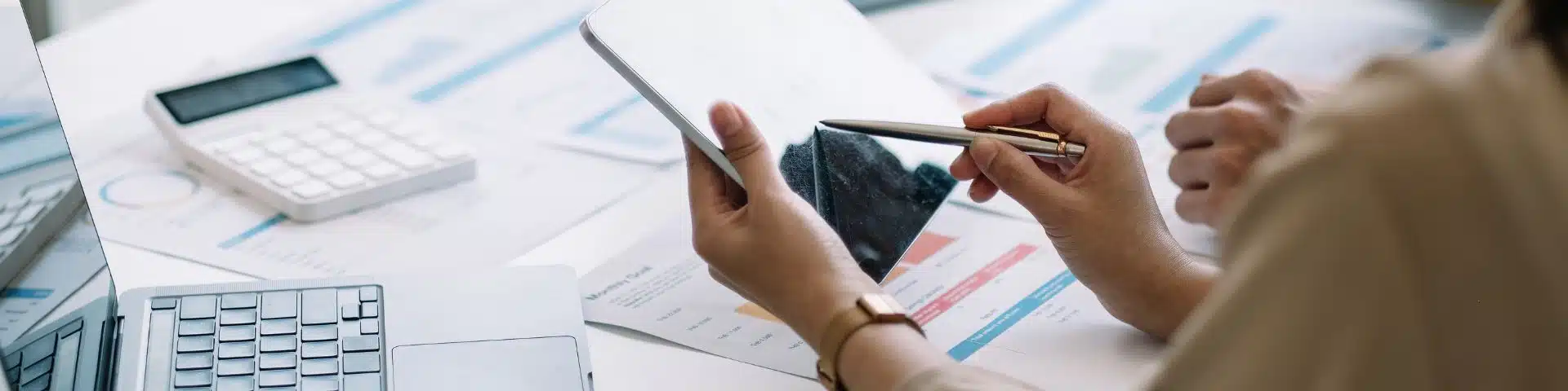 "Comparez facilement les offres et tarifs d'Easy Expert à Neufchâteau ! Des solutions adaptées à vos besoins et à votre budget pour une gestion optimisée de votre activité. Transparence et expertise au service de votre entreprise."