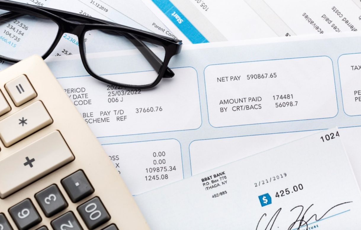 " Assurez la gestion précise et légale des salaires de vos employés. Easy Expert à Créteil garantit des fiches de paie conformes aux normes en vigueur, adaptées à votre convention collective et à vos besoins RH ".