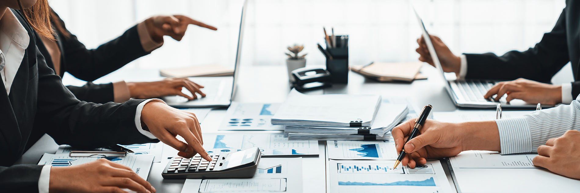 "Confiez la préparation de vos bilans et comptes annuels à nos experts. Nous garantissons des documents précis et conformes aux normes, offrant une vision claire de la santé financière de votre entreprise à Massy."