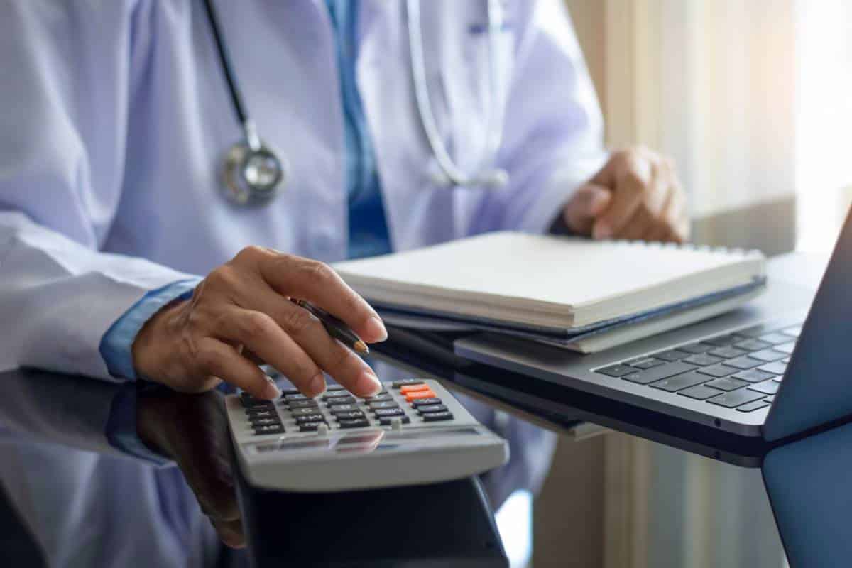 "Simplifiez la gestion financière de votre activité médicale avec des solutions adaptées. Easy Expert à Pontoise vous accompagne dans l'optimisation fiscale, la gestion des charges et la conformité comptable pour les professionnels de santé."