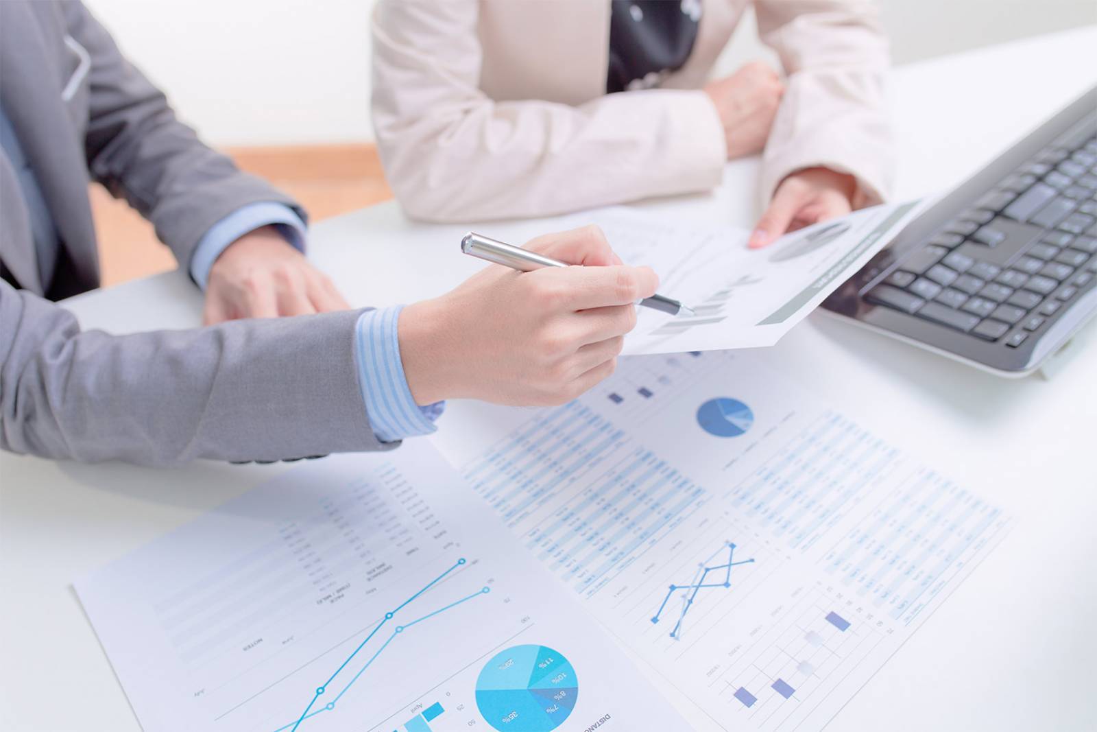 Adaptez votre entreprise de multiservices aux tendances et réglementations en toute sérénité avec un expert-comptable Easy Expert. Assurez conformité et compétitivité.