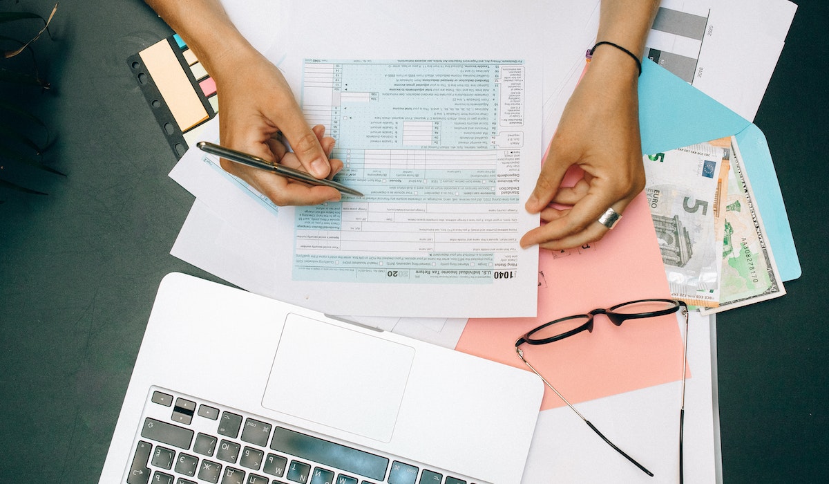 Élaborez un business plan stratégique et des projections financières précises pour votre cabinet d'avocat en droit des affaires avec un expert-comptable Easy Expert. Assurez la rentabilité et la croissance. 