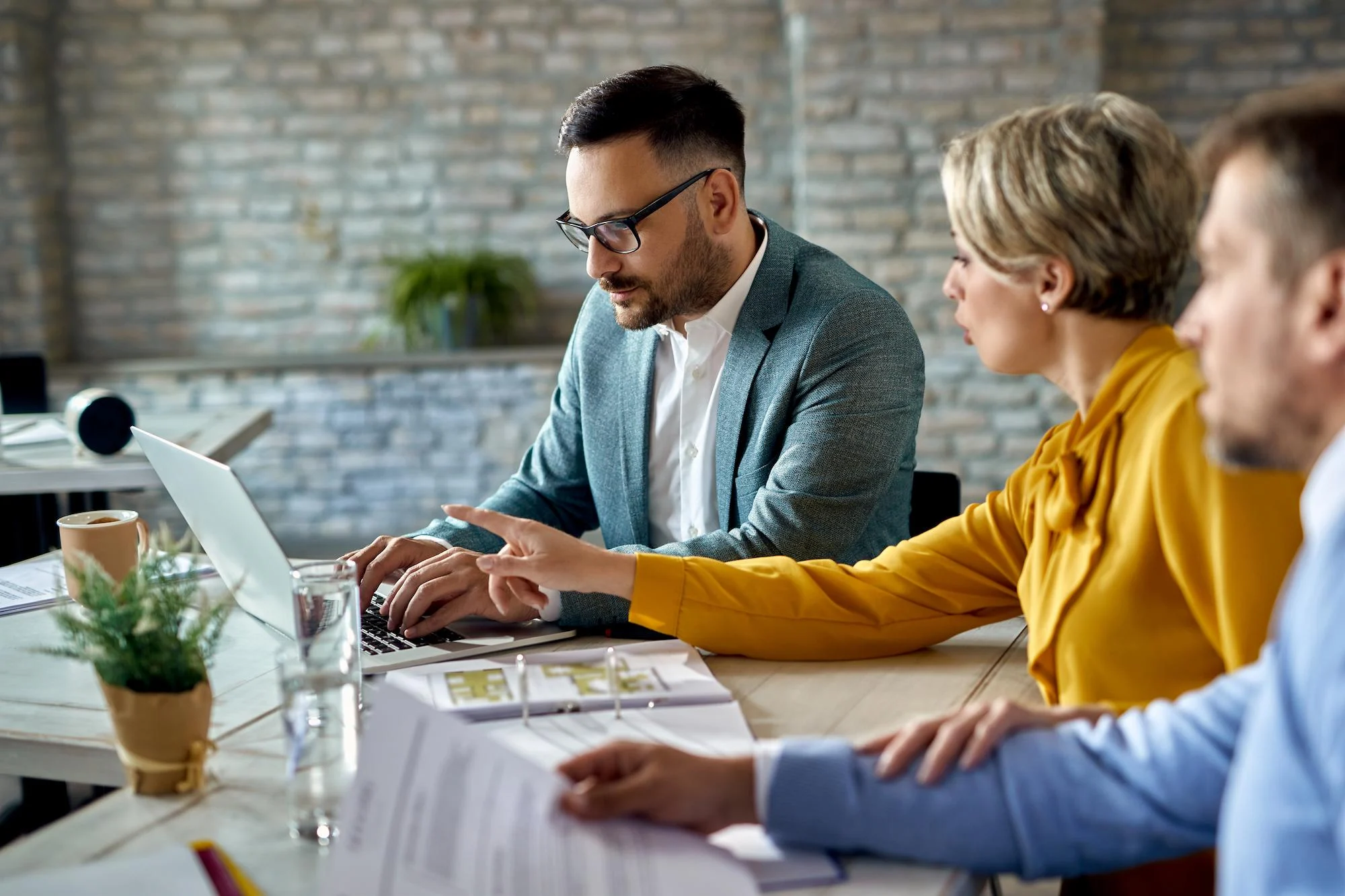 Optez pour l'externalisation comptable et optimisez la gestion financière de votre cabinet d'avocat en droit des affaires avec un expert-comptable Easy Expert. Gagnez en efficacité et concentrez-vous sur vos clients. 