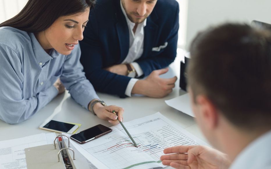 Easy Expert élabore des reportings clairs et ciblés pour vos projets en événementiel, média et culture. Nos experts-comptables adaptent les données aux besoins de vos interlocuteurs : financeurs, partenaires, institutions. Gagnez en transparence et en crédibilité.