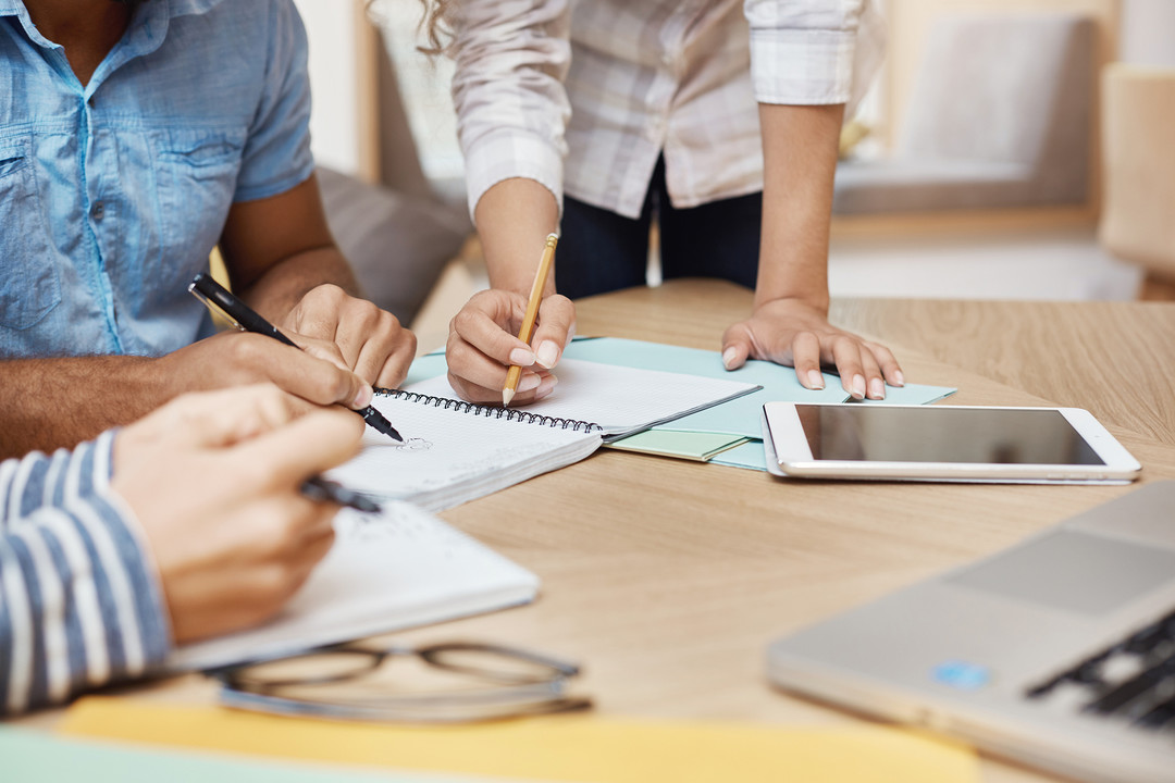 Assurez le suivi précis de vos engagements sociaux avec Easy Expert, spécialiste en comptabilité pour l’événementiel, les médias et la culture. Nos experts garantissent conformité, gestion des contrats et déclarations sociales adaptées à votre secteur. Sécurisez vos obligations RH en toute sérénité.