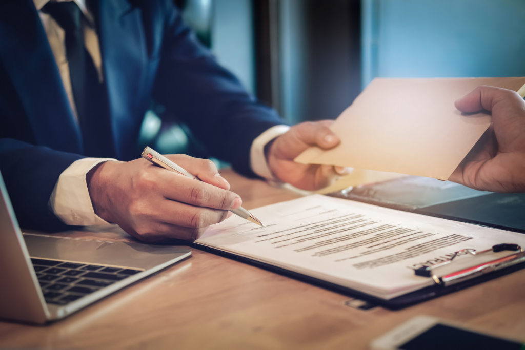 Avec Easy Expert, fini les oublis de déclarations fiscales ou sociales pour votre agence marketing. Nos experts-comptables assurent un suivi rigoureux et ponctuel de vos obligations. Restez serein, tout est sous contrôle et conforme.