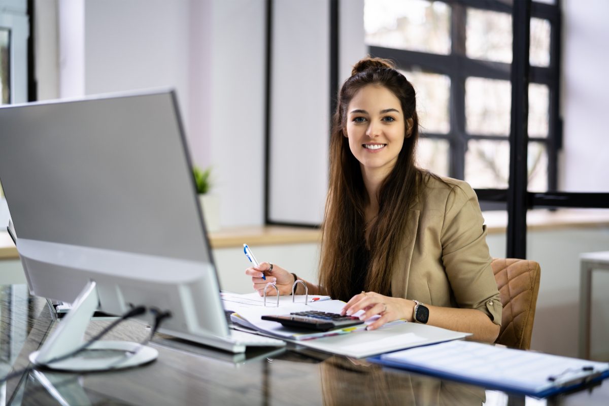 Quel est le coût d’un expert-comptable pour une petite agence marketing ? Chez Easy Expert, nos offres sont claires, adaptées à votre taille et sans surprise. Bénéficiez d’un accompagnement pro à un tarif maîtrisé, dès le lancement de votre activité.