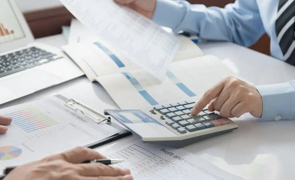 Comprendre la TVA et son application est essentiel, même en tant qu’animatrice en EHPAD. Chez Easy Expert, nos experts-comptables vous expliquent clairement vos obligations et vous guident selon votre statut. Restez conforme et évitez les erreurs avec un accompagnement adapté.