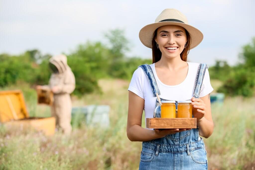 Chez Easy Expert, nos experts-comptables accompagnent les apiculteurs dans la diversification de leurs activités : transformation, vente directe, agrotourisme. Nous vous aidons à structurer vos projets, anticiper les impacts fiscaux et optimiser la gestion de votre exploitation.