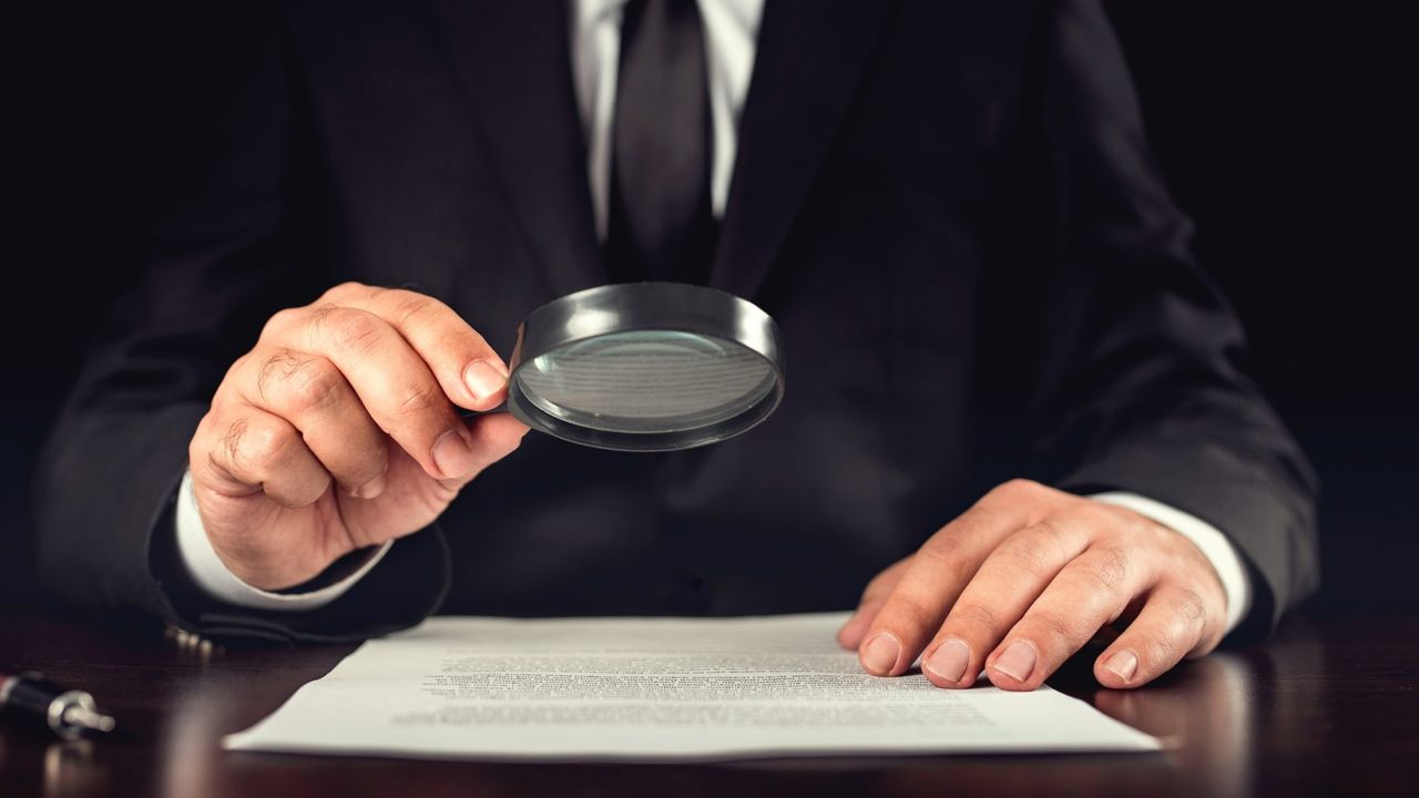 Adaptez votre cabinet d'avocat en droit pénal aux évolutions technologiques et tendances du secteur avec un expert-comptable Easy Expert. Restez performant et performant.