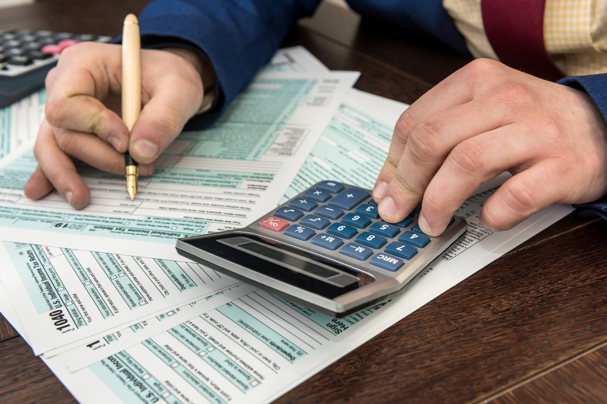 Automatisez vos obligations fiscales et sécurisez la gestion de votre cabinet d'avocat en droit pénal avec un expert-comptable Easy Expert. Gagnez du temps et restez conforme. 