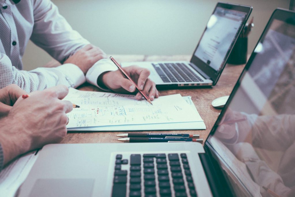 Easy Expert accompagne les boutiques de téléphonie avec réactivité et un suivi personnalisé. Nos experts-comptables restent disponibles pour répondre rapidement à vos besoins et adapter leurs conseils à votre activité. Avancez avec un partenaire fiable, proche de votre quotidien.