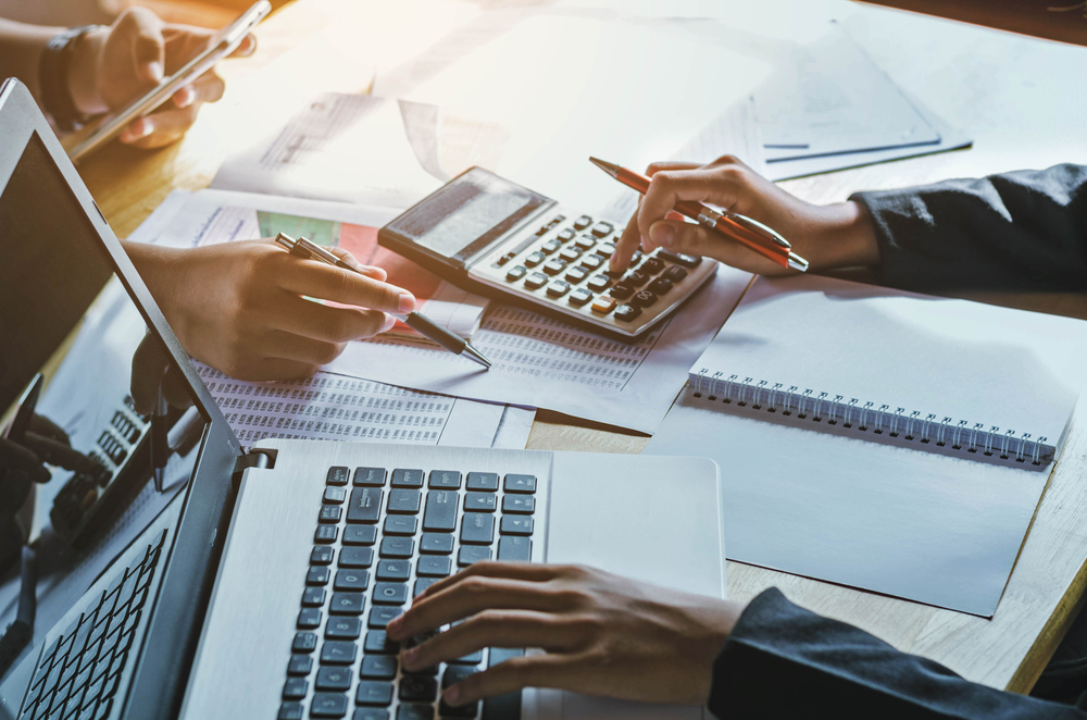Avec Easy Expert, les cabinets de kinésithérapie anticipent sereinement les acomptes et le solde d’impôt. Nos experts-comptables vous aident à prévoir, ajuster et lisser vos paiements pour éviter les mauvaises surprises et gérer votre trésorerie en toute tranquillité.