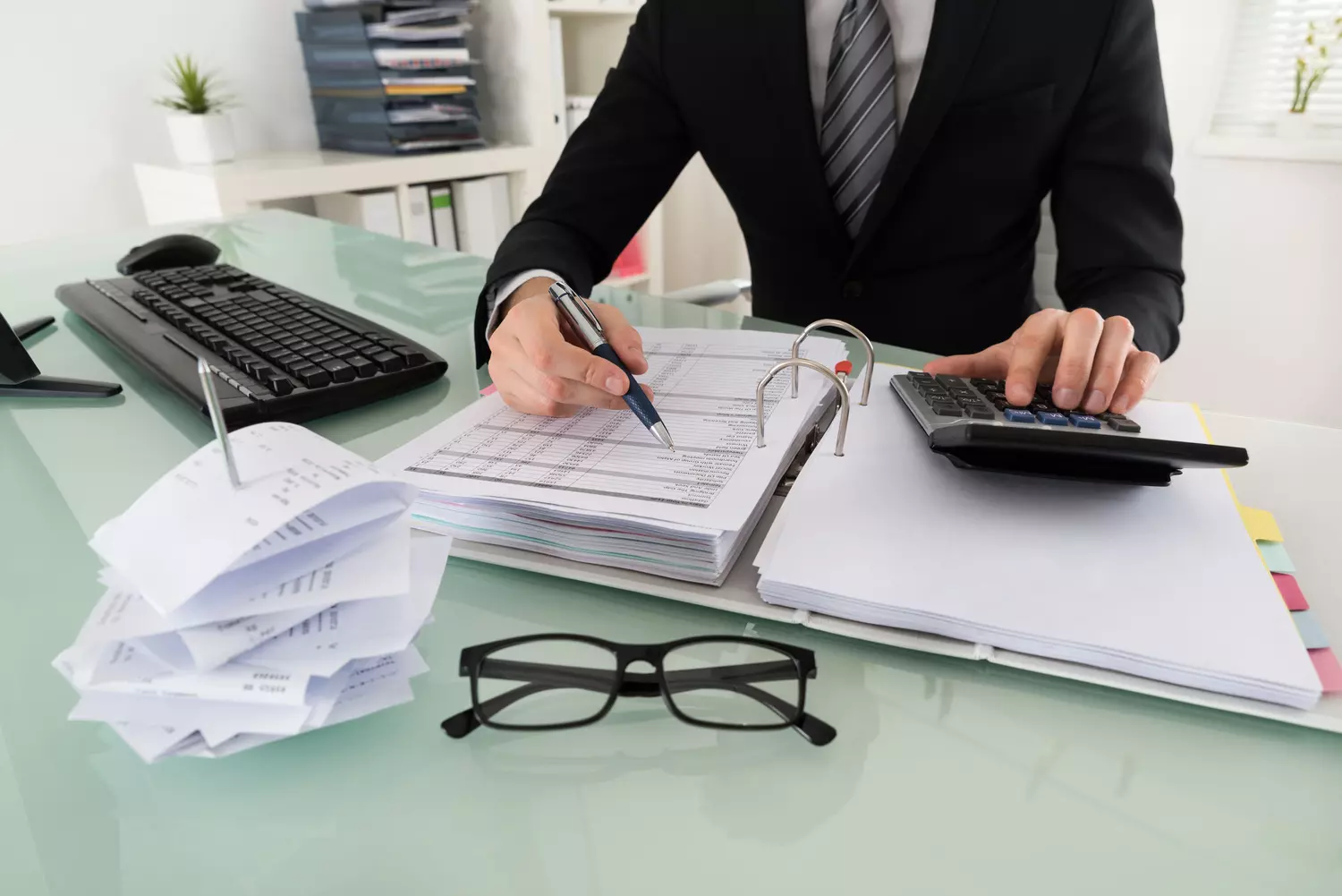 Oublier de provisionner les dépenses annuelles peut déséquilibrer votre centre de contrôle technique. Avec Easy Expert, nos experts-comptables vous aident à anticiper ces charges pour préserver votre trésorerie et éviter les mauvaises surprises.