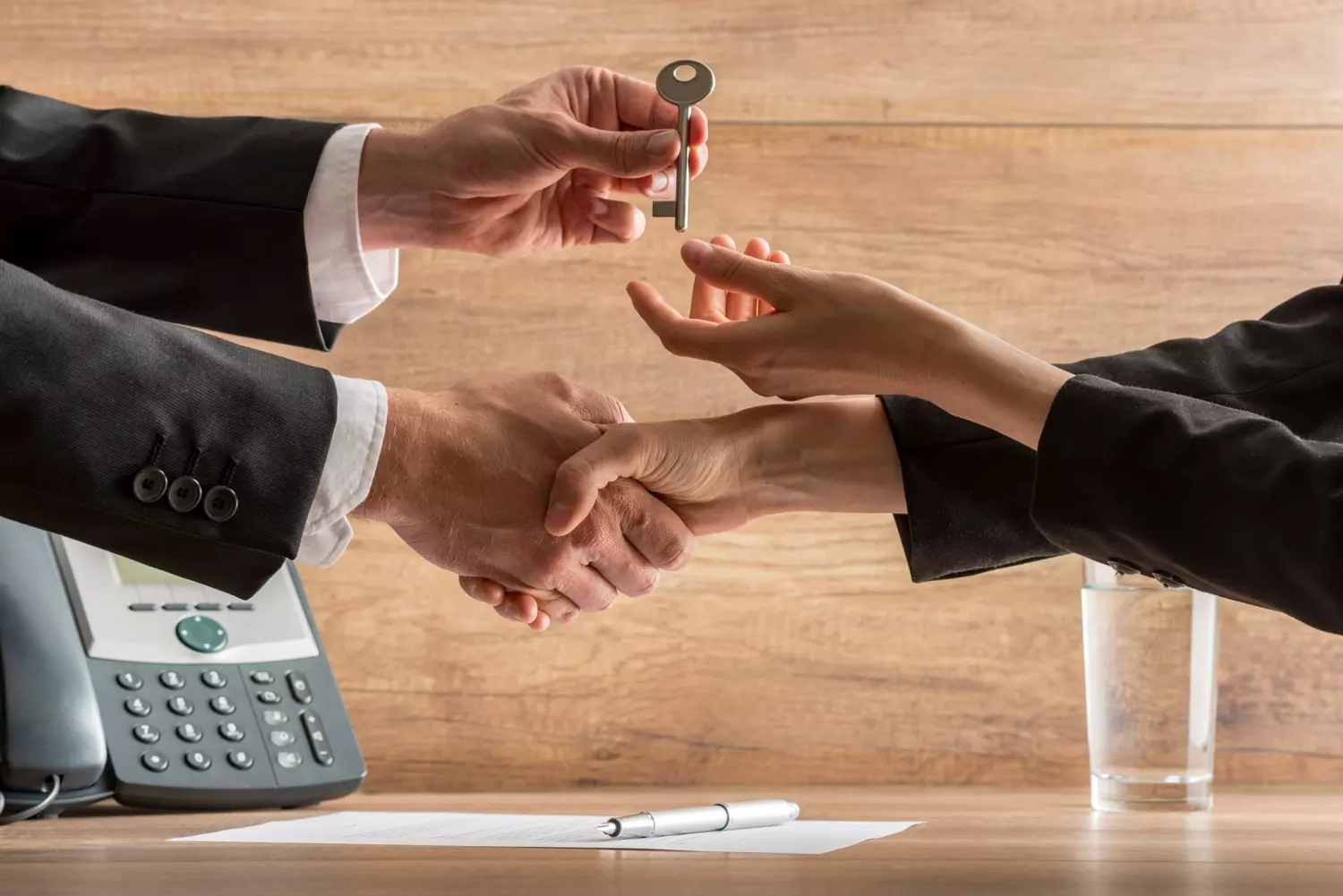 Avec Easy Expert, les chauffeurs-livreurs indépendants sont accompagnés pour la transmission ou la cessation de leur activité. Nos experts-comptables gèrent les aspects fiscaux, sociaux et juridiques pour assurer une transition claire, sécurisée et sans stress.