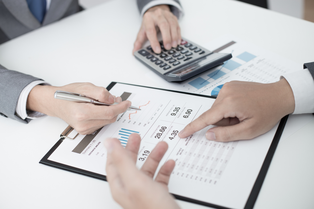 Après la production, Easy Expert vous accompagne pour la clôture comptable et la gestion financière de votre projet cinéma. Nos experts assurent un suivi rigoureux, conforme aux obligations du secteur. Simplifiez la fin de production avec un partenaire fiable.