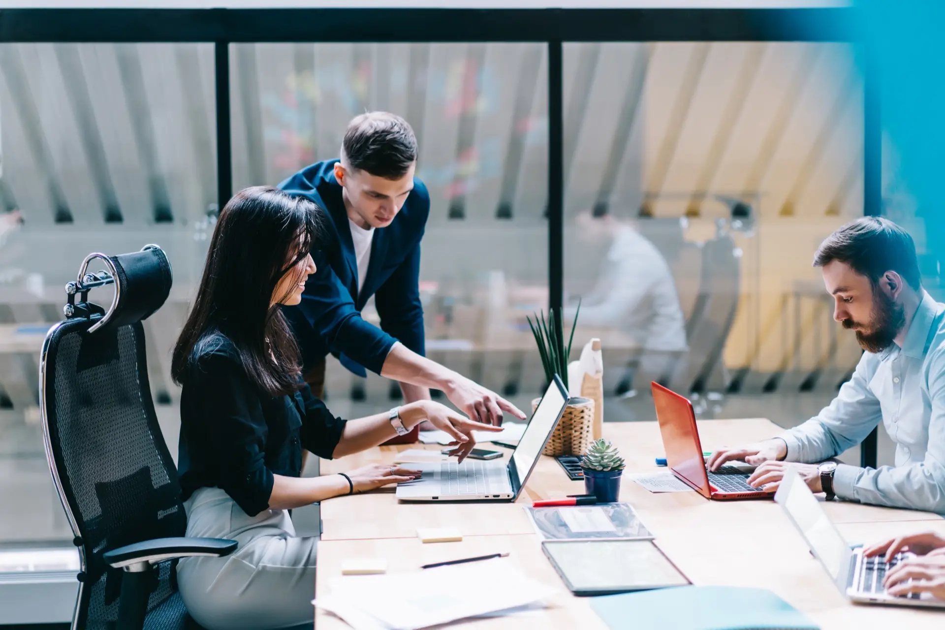Chez Easy Expert, l’expert-comptable devient un véritable partenaire stratégique pour votre fonds de pension. Au-delà des chiffres, il vous accompagne dans vos décisions, votre conformité et votre performance à long terme. Une vision claire, un pilotage solide.