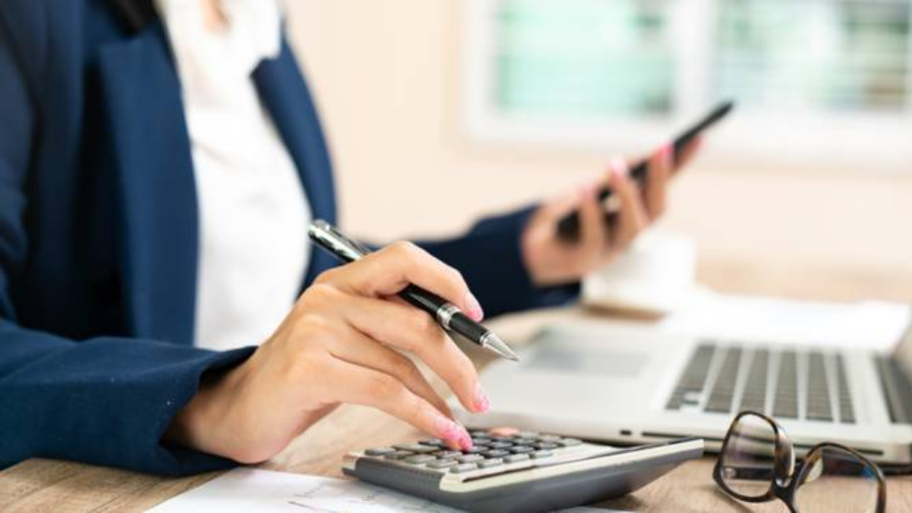 Easy Expert permet aux gestionnaires de patrimoine d’automatiser les relances et suivis réglementaires. Nos experts-comptables mettent en place des outils pour respecter vos obligations, gagner du temps et sécuriser votre gestion au quotidien.
