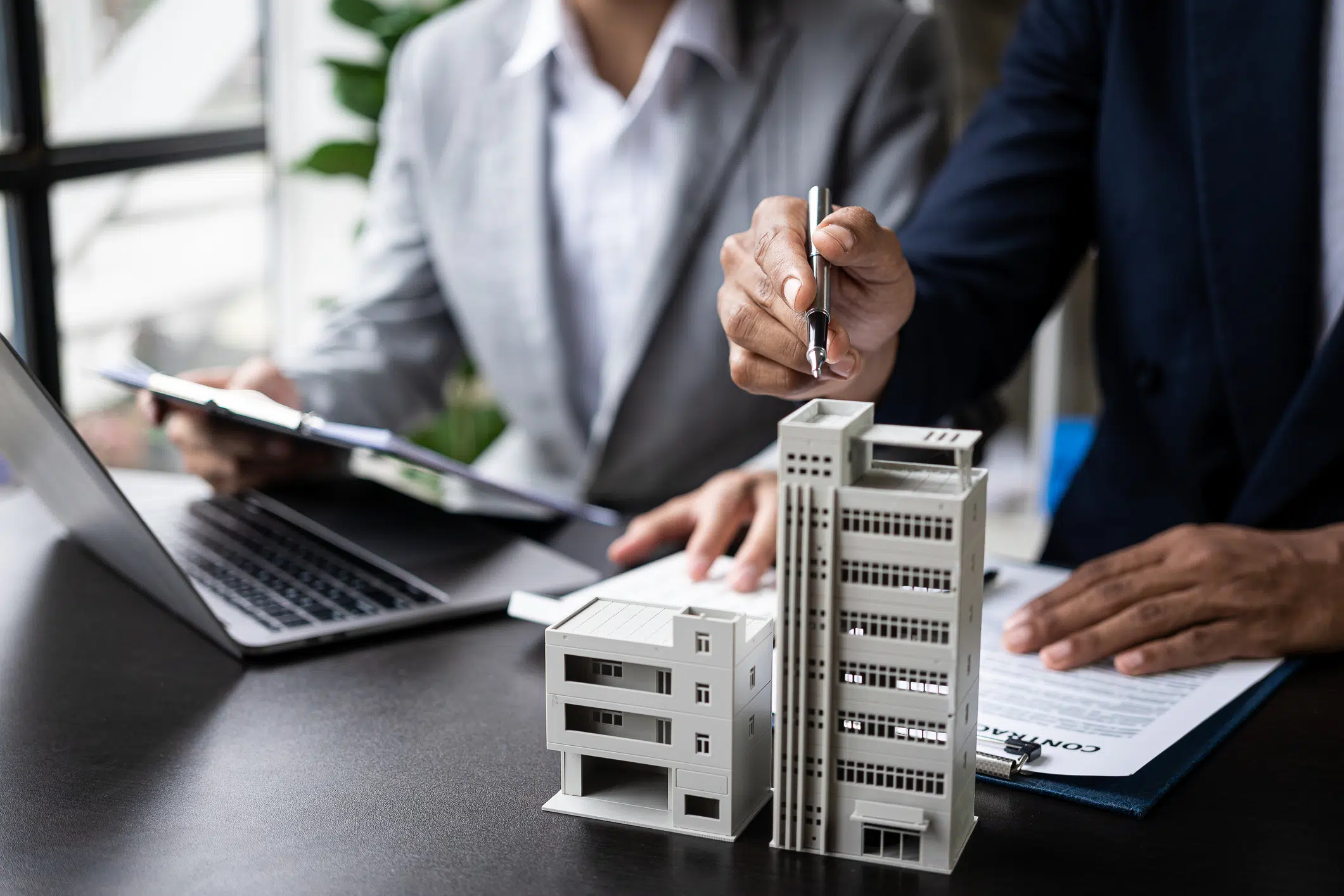Avec Easy Expert, anticipez les impacts des évolutions réglementaires sur votre activité de loueur de biens immobiliers non professionnels. Nos experts-comptables vous informent, vous conseillent et adaptent votre stratégie pour rester conforme et optimiser votre fiscalité.