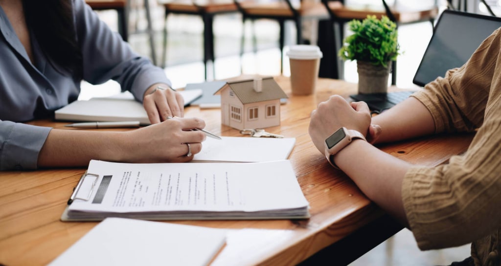 Easy Expert propose la synchronisation bancaire et un reporting en temps réel pour les loueurs de biens immobiliers non professionnels. Suivez vos encaissements, charges et performances locatives à jour, avec un expert-comptable qui simplifie votre gestion au quotidien.