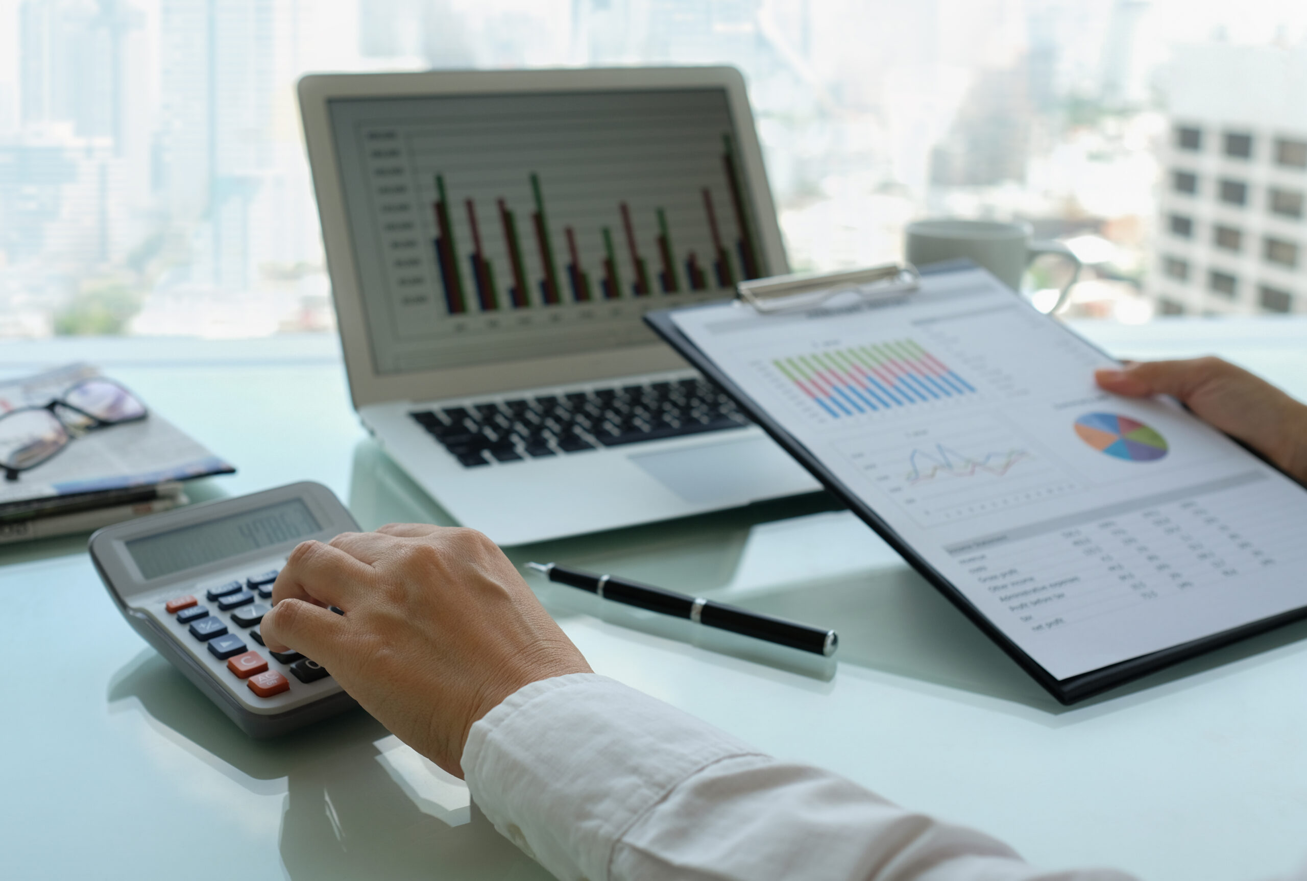 Élaborez un business plan structuré et des prévisions financières fiables pour votre étude notariale avec un expert-comptable Easy Expert. Assurer la stabilité et le développement.