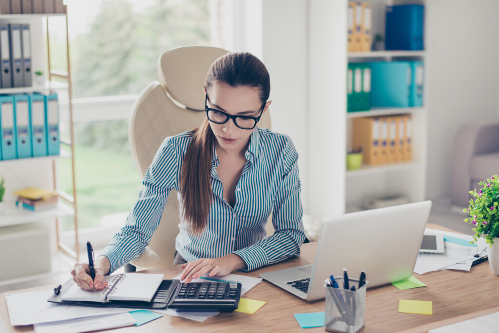 Gérez efficacement vos assurances professionnelles avec Easy Expert, expert-comptable pour plâtriers-plaquistes. Nous vous aidons à identifier les garanties essentielles, à optimiser vos contrats et à sécuriser votre activité. Protégez votre entreprise avec un accompagnement fiable.
