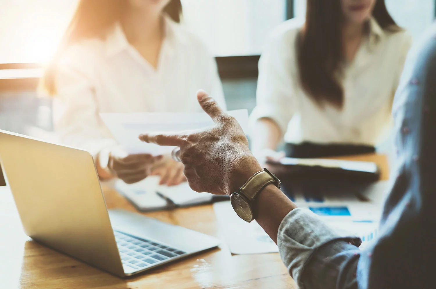 Avec Easy Expert, les podologues suivent les bons indicateurs de performance pour piloter leur cabinet efficacement. Nos experts-comptables vous donnent une vision claire de vos revenus, charges, rentabilité et vous aident à prendre les bonnes décisions au bon moment.