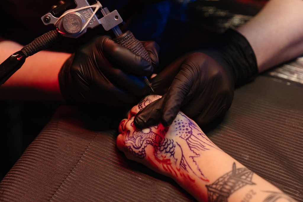 Élaborez un business plan solide et des prévisions financières précises pour votre salon de tatouage avec un expert-comptable spécialisé ! Easy Expert vous aide à structurer votre projet et à optimiser votre rentabilité.