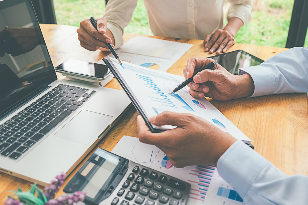 Boostez la croissance de votre société de conseil en informatique avec une stratégie financière sur mesure. Faites équipe avec un expert-comptable Easy Expert pour piloter votre rentabilité et sécuriser votre développement.