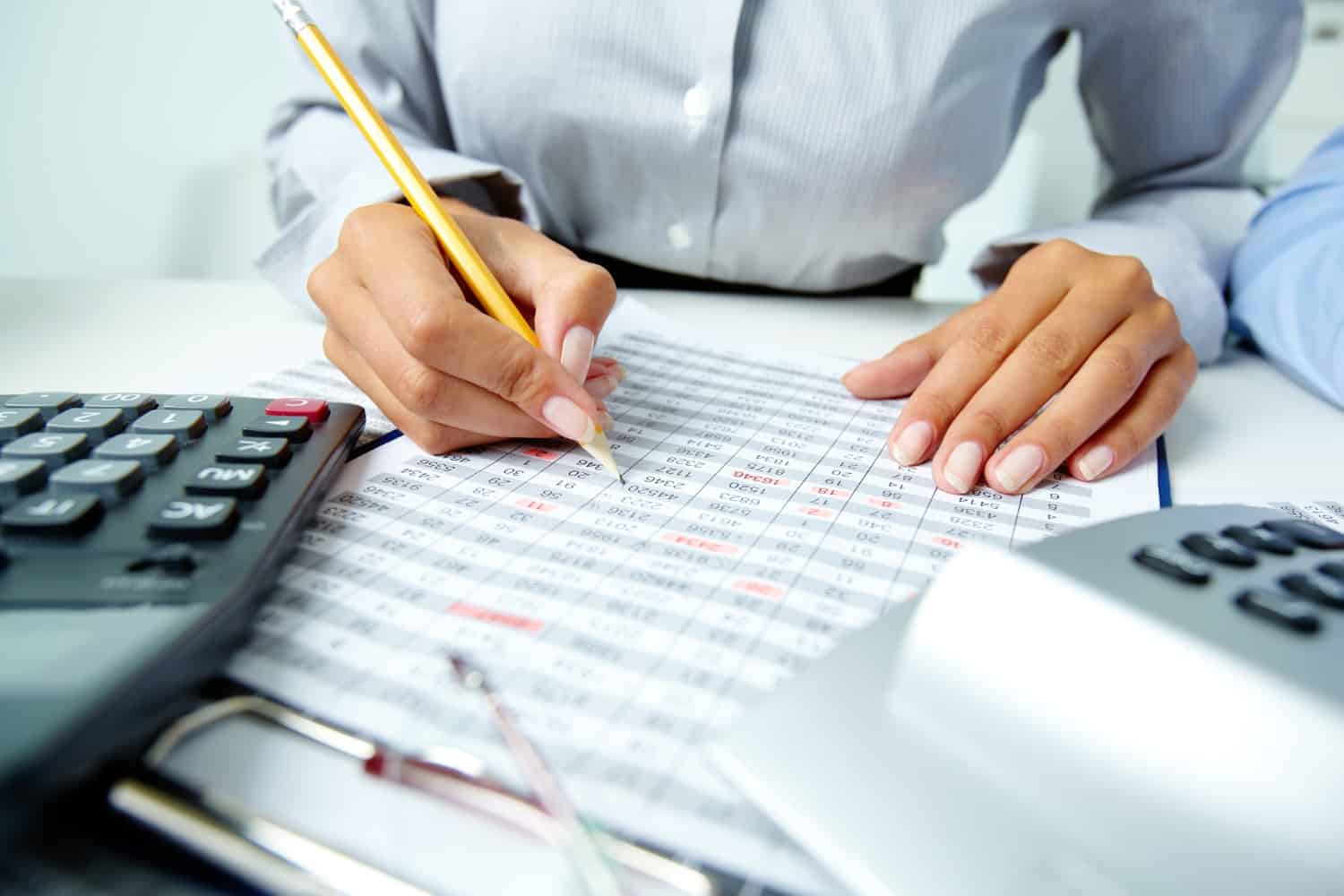 Optimisez la gestion de vos investissements et de votre trésorerie avec un expert-comptable Easy Expert. Assurez la rentabilité et la pérennité de votre société de nettoyage industriel.