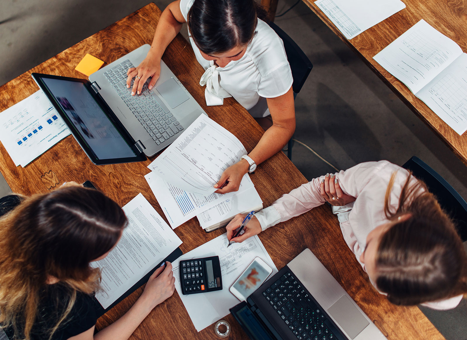 Préparez la cession de votre activité en toute sécurité avec un expert-comptable spécialisé en solution de leasing chez Easy Expert. Structuration fiscale, valorisation des actifs, optimisation des plus-values : un accompagnement sur mesure pour une transmission rentable et maîtrisée.