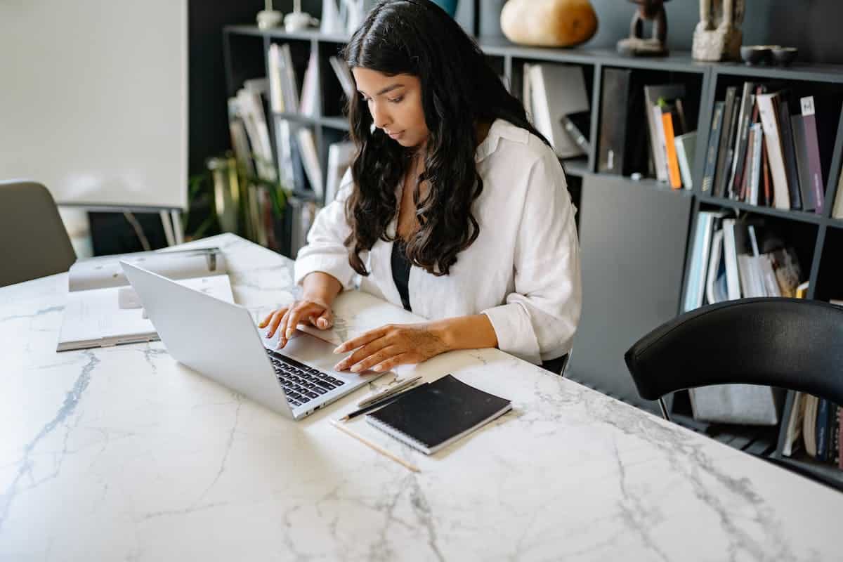 Analysez les tendances de consommation avec un expert-comptable pour solution de paiement en ligne chez Easy Expert. Données clients, évolutions des ventes, comportement d’achat : un accompagnement stratégique pour ajuster vos offres et booster votre croissance.