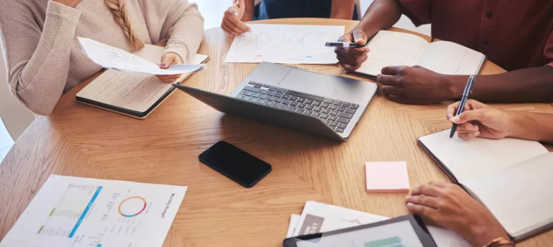 Mettez en place un reporting régulier pour vos instances dirigeantes avec un expert-comptable Easy Expert. Pilotez efficacement votre solution de prêts entre particuliers grâce à des données fiables.