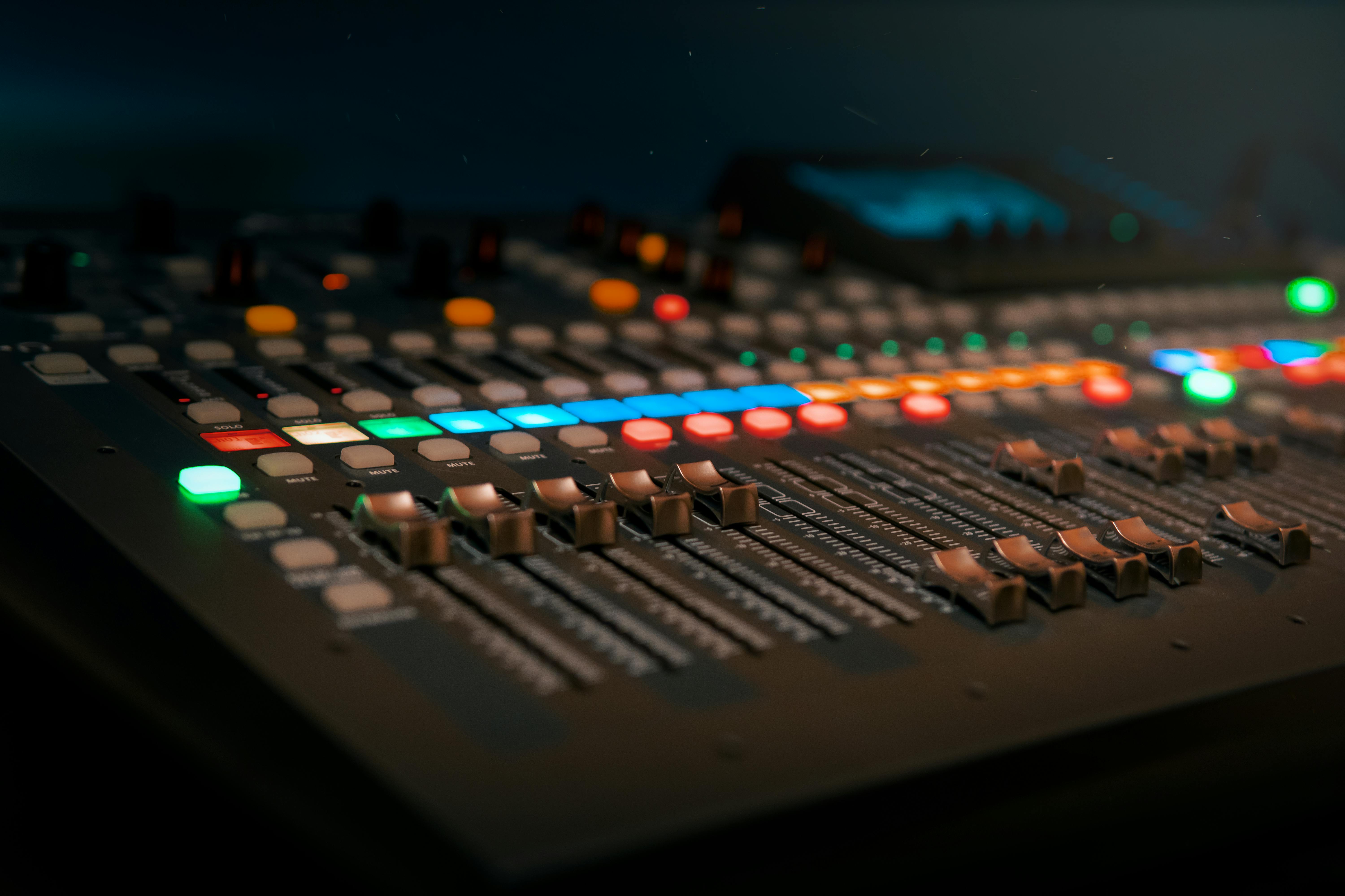 Chez Easy Expert, les studios musicaux bénéficient d’un accompagnement comptable alliant disponibilité, réactivité et pédagogie. Nos experts vous expliquent clairement chaque étape pour une gestion sereine. Avancez avec un partenaire fiable et à l’écoute de vos besoins.