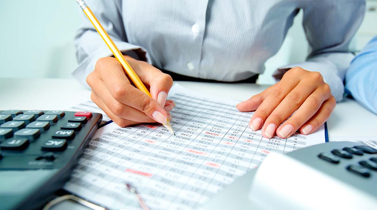 Une mauvaise anticipation budgétaire peut compromettre un projet théâtral. Chez Easy Expert, nos experts-comptables spécialisés vous aident à prévoir, ajuster et sécuriser vos budgets. Évitez les imprévus financiers avec un accompagnement sur mesure du spectacle vivant.