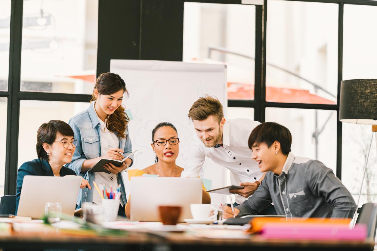 Les nouveaux enjeux de la comptabilité théâtre exigent expertise et réactivité. Chez Easy Expert, nos experts-comptables spécialisés accompagnent les structures culturelles face aux évolutions réglementaires et économiques. Adaptez votre gestion comptable aux réalités du spectacle vivant.