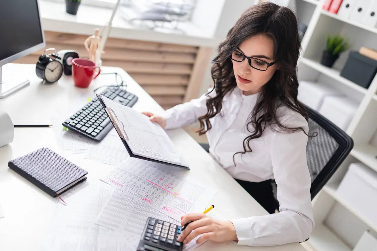 Optimisez la gestion financière de votre usine agroalimentaire avec l'externalisation comptable. Gagnez en efficacité et concentrez-vous sur votre croissance avec un expert-comptable Easy Expert. 