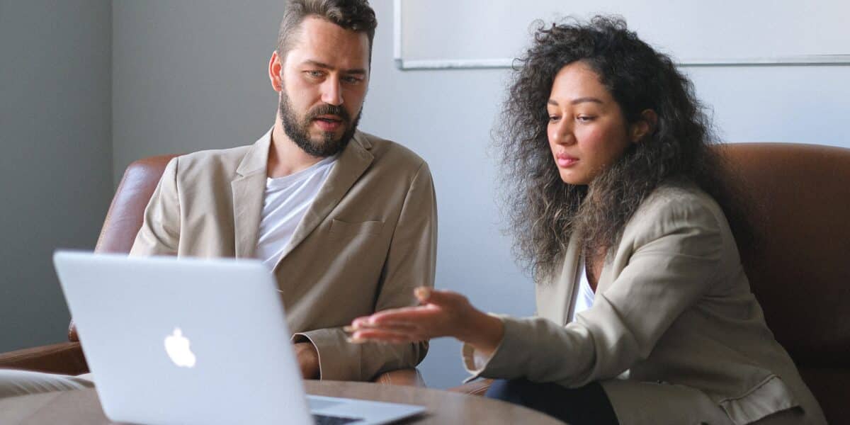 Gérez efficacement votre personnel et vos obligations sociales avec un expert-comptable Easy Expert. Sécurisez la gestion RH de votre cabinet vétérinaire.