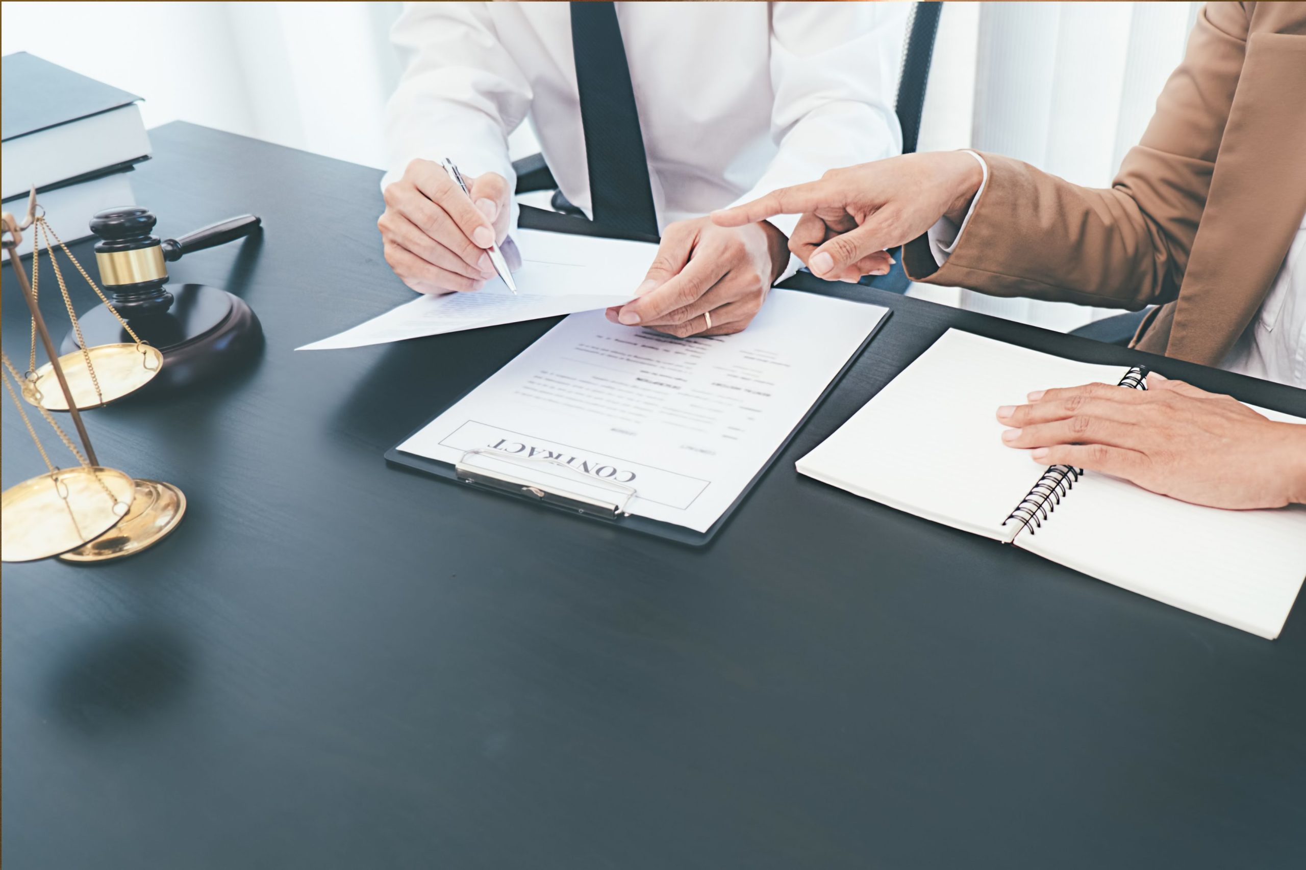 Découvrez les missions clés de l’expert-comptable pour huissier de justice avec Easy Expert : tenue comptable réglementée, gestion des comptes clients/dépôts, déclarations fiscales et conformité légale. Un accompagnement précis pour sécuriser votre étude au quotidien.