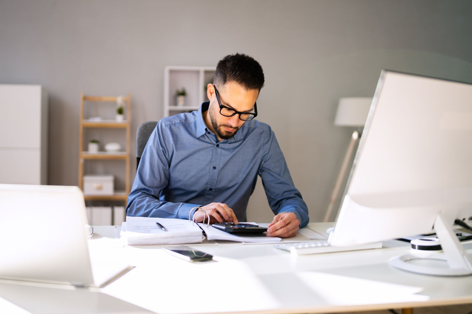 Assurez une transition fluide et optimisée avec l'aide d'un expert-comptable en planification successorale ! Anticipez la transmission de votre entreprise pour garantir sa pérennité et réduire l'impact fiscal.