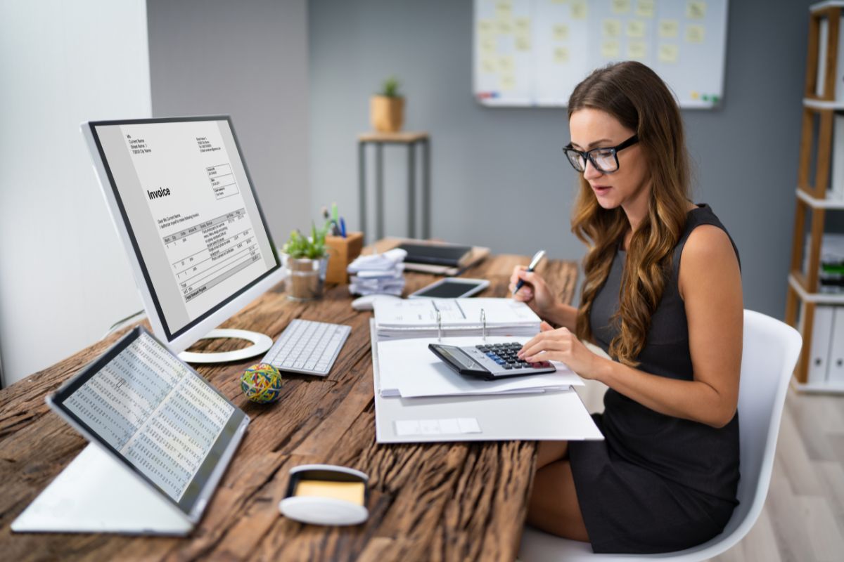 Maximisez vos revenus et dividendes avant de transmettre votre entreprise avec l'accompagnement d'un expert-comptable en planification successorale !  Préservez votre patrimoine tout en spécifiant la fiscalité sur la transmission.