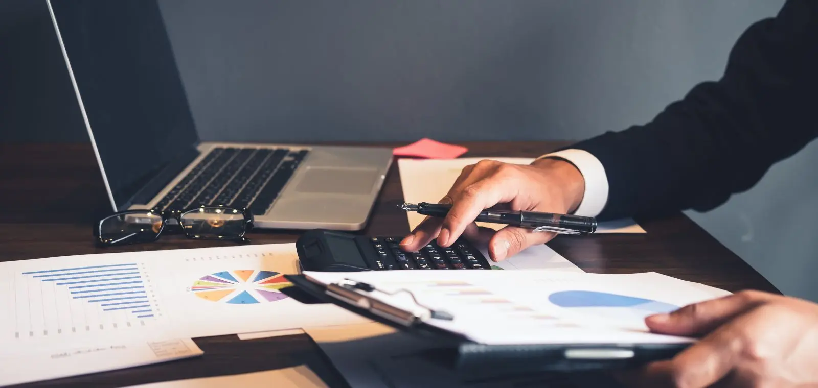 "Confiez votre gestion comptable et financière à Easy Expert à Tarbes : solutions sur mesure, suivi précis et accompagnement personnalisé pour piloter votre entreprise avec sérénité. Easy Expert, votre allié pour une gestion optimale."