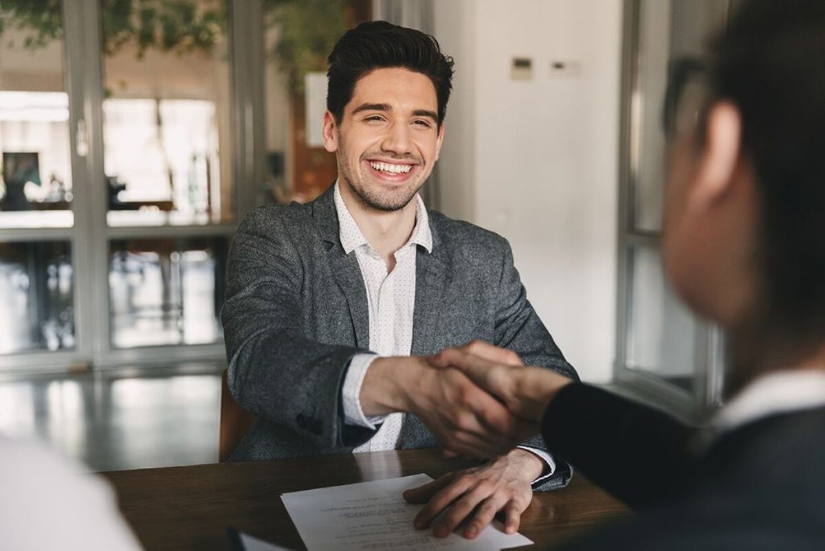 "Découvrez les avantages spécifiques de l'expertise comptable en ligne pour les entreprises de Calais avec Easy Expert : gain de temps, gestion optimisée, et accompagnement sur mesure adapté aux besoins locaux. Easy Expert, votre solution comptable innovante à Calais."