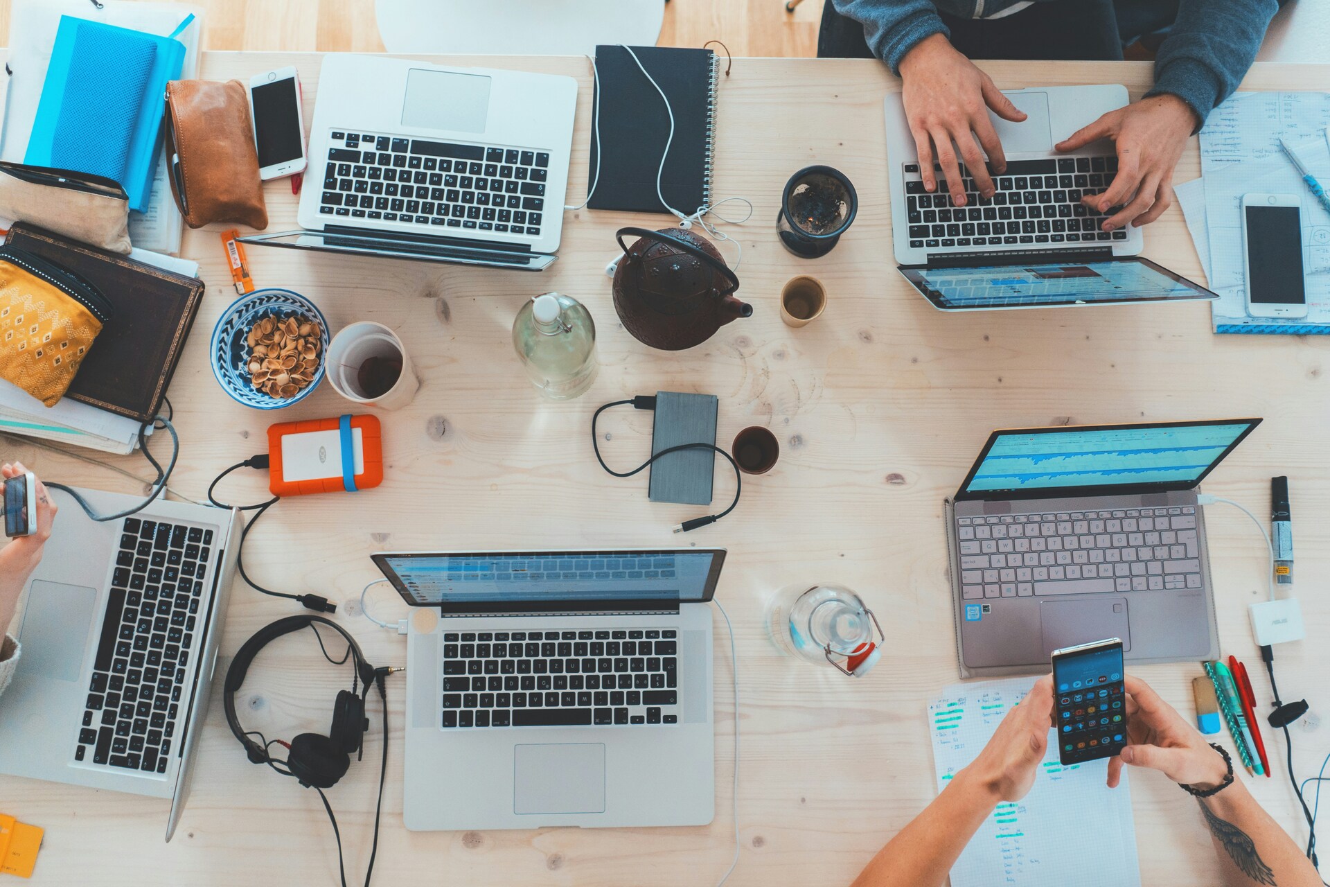 "Chez Easy Expert à Chalon-sur-Saône, nous mettons les outils numériques au cœur de l'expertise comptable en ligne. Profitez d’une gestion simplifiée, rapide et accessible, pour optimiser votre comptabilité avec des solutions innovantes et adaptées."