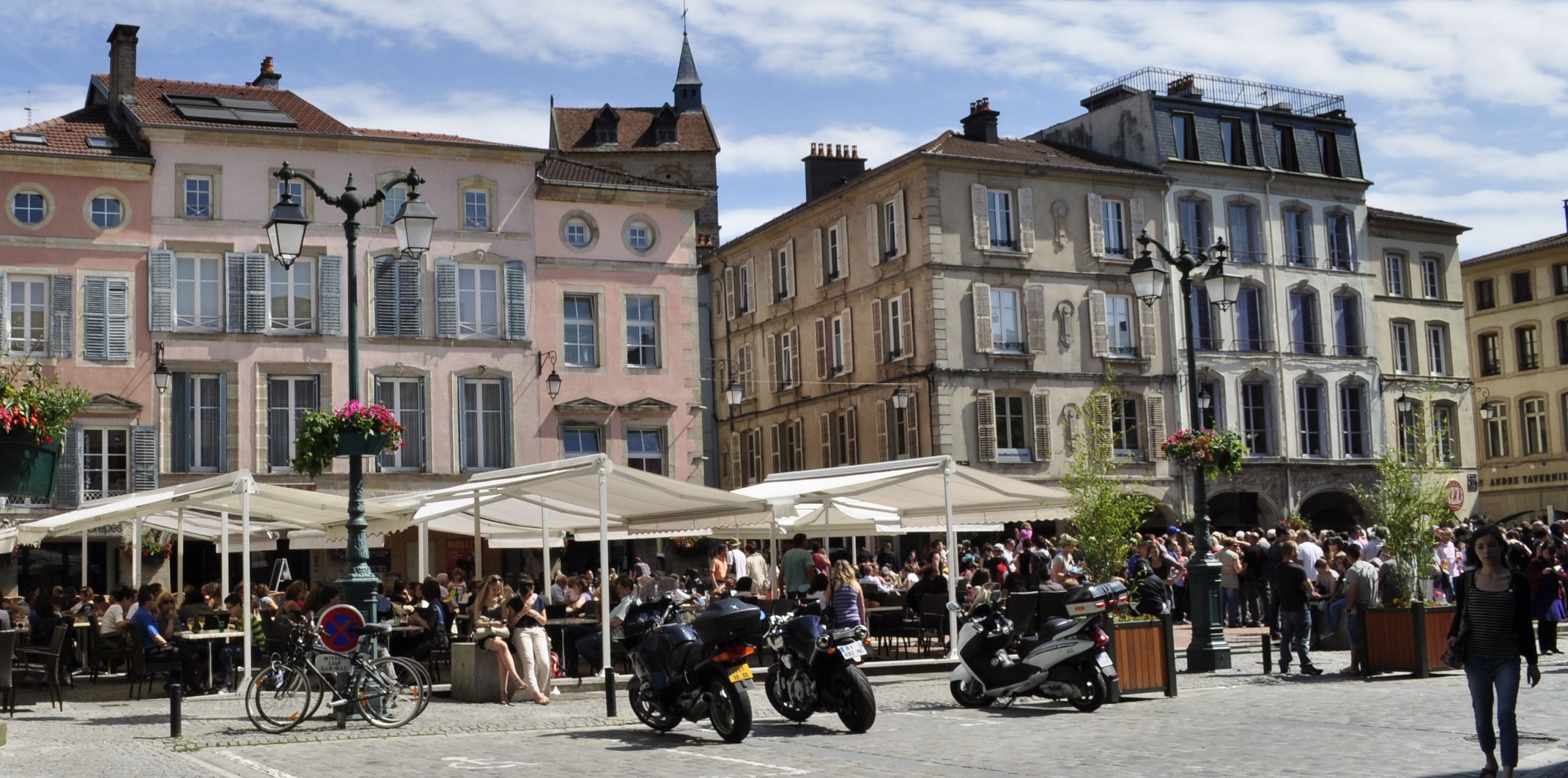 "Easy Expert à Épinal accompagne une large gamme de secteurs d'activité ! Que vous soyez artisan, commerçant, professionnel libéral ou chef d'entreprise, nos experts vous proposent des solutions sur-mesure adaptées à vos besoins. Expertise locale et polyvalence garanties. "
