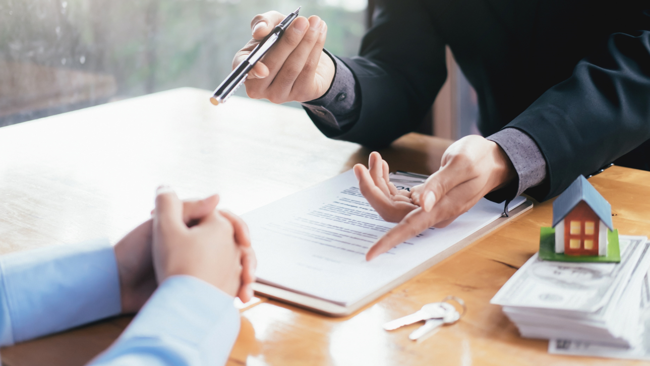 "À Vienne, préparez la transmission ou la cession de votre entreprise en toute sérénité. Bénéficiez d'un accompagnement stratégique pour maximiser la valeur et assurer une transition réussie."