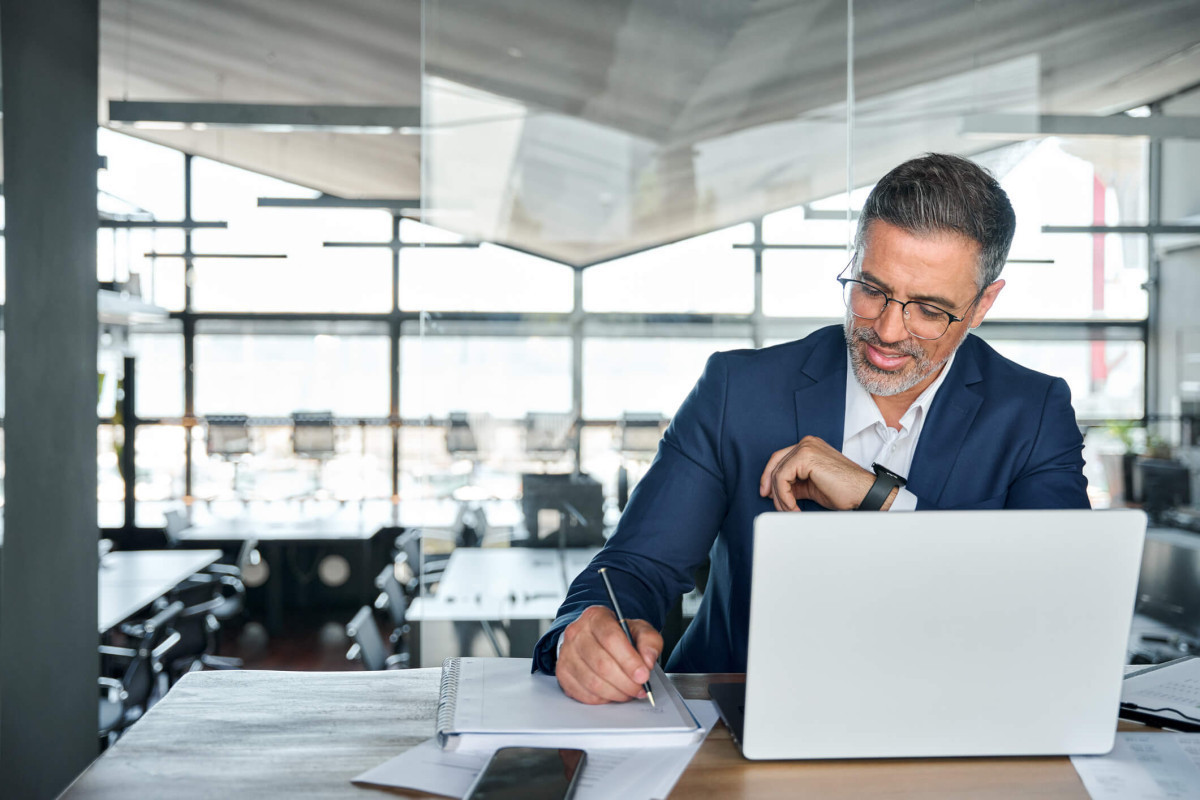 "Anticipez l’avenir avec Easy Expert à Lille : un expert-comptable en ligne pour vous accompagner dans vos décisions stratégiques et optimiser la gestion de votre entreprise."