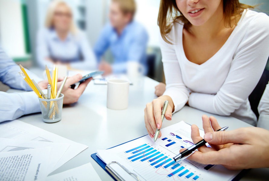 "À Cahors, Easy Expert propose des solutions pour réduire les coûts comptables des entreprises, optimisant la gestion financière tout en maintenant la qualité des services."
